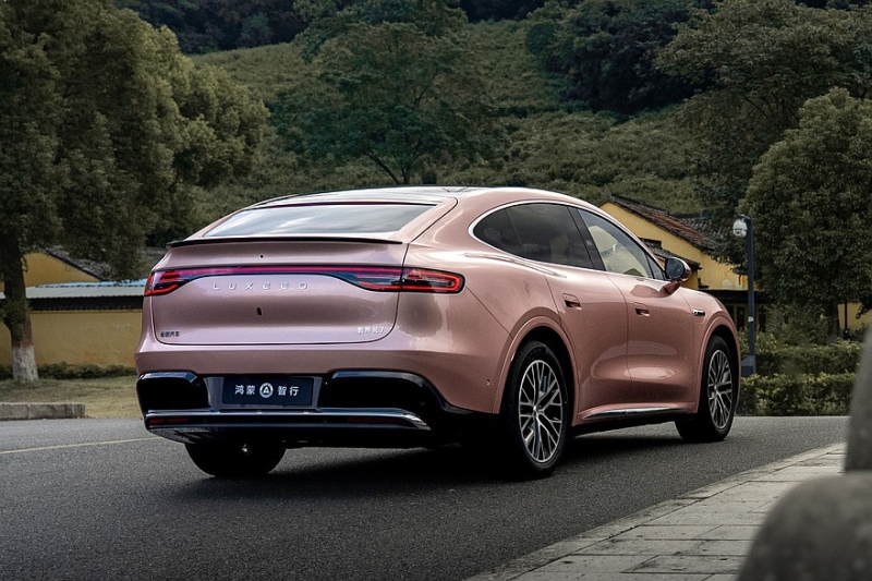 Купеобразный кроссовер Luxeed R7 от Chery и Huawei получил новый салон, скоро в продаже