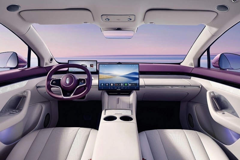 Купеобразный кроссовер Luxeed R7 от Chery и Huawei получил новый салон, скоро в продаже