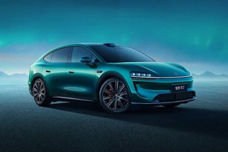 Купеобразный кроссовер Luxeed R7 от Chery и Huawei получил новый салон, скоро в продаже