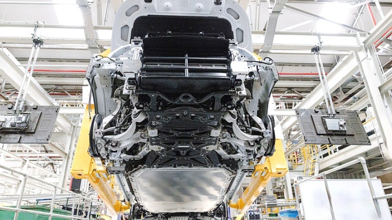 Range Rover Electric полностью рассекречен: средние характеристики за бешеные деньги