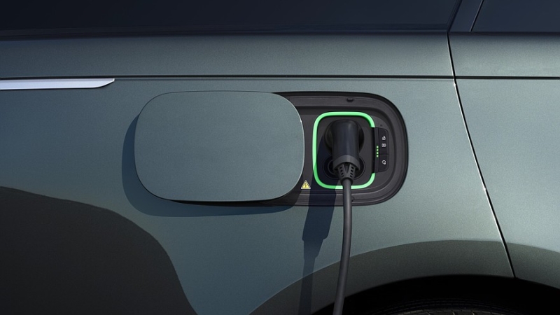 Range Rover Electric полностью рассекречен: средние характеристики за бешеные деньги