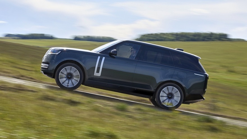 Range Rover Electric полностью рассекречен: средние характеристики за бешеные деньги