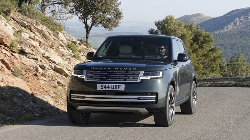 Range Rover Electric полностью рассекречен: средние характеристики за бешеные деньги