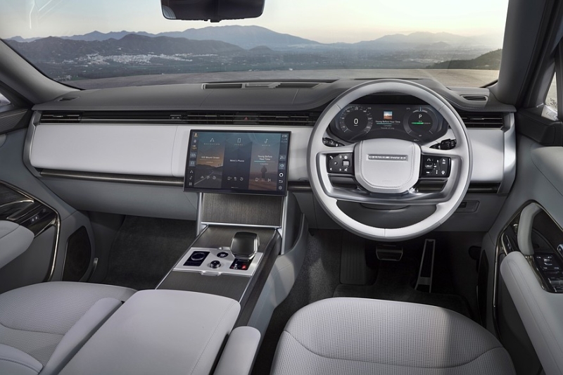 Range Rover Electric полностью рассекречен: средние характеристики за бешеные деньги
