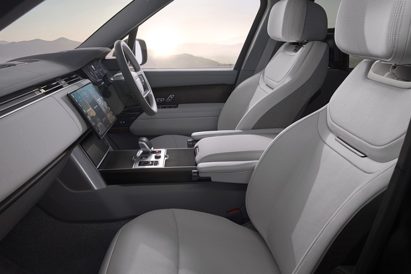 Range Rover Electric полностью рассекречен: средние характеристики за бешеные деньги
