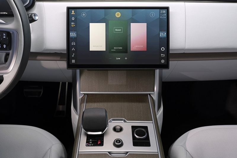 Range Rover Electric полностью рассекречен: средние характеристики за бешеные деньги