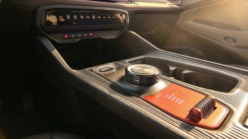 Кроссовер Jeep Cherokee обзавёлся несколькими новыми версиями
