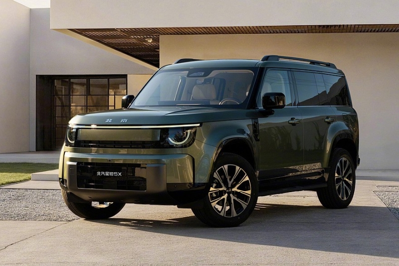 Линейку BAIC пополнил кроссовер Beijing Xingtan 5X в стиле Land Rover Defender