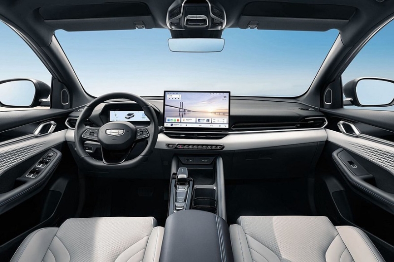 &laquo;Упрощённый&raquo; Geely Coolray снова модернизировали: первые официальные фото