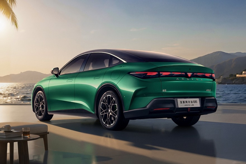 Большой седан Arcfox Alpha S5 от BAIC: рестайлинг и расширение гаммы