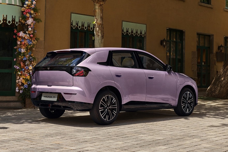 Дешёвый компакт Arcfox T1 от BAIC обновлён менее чем через год после запуска