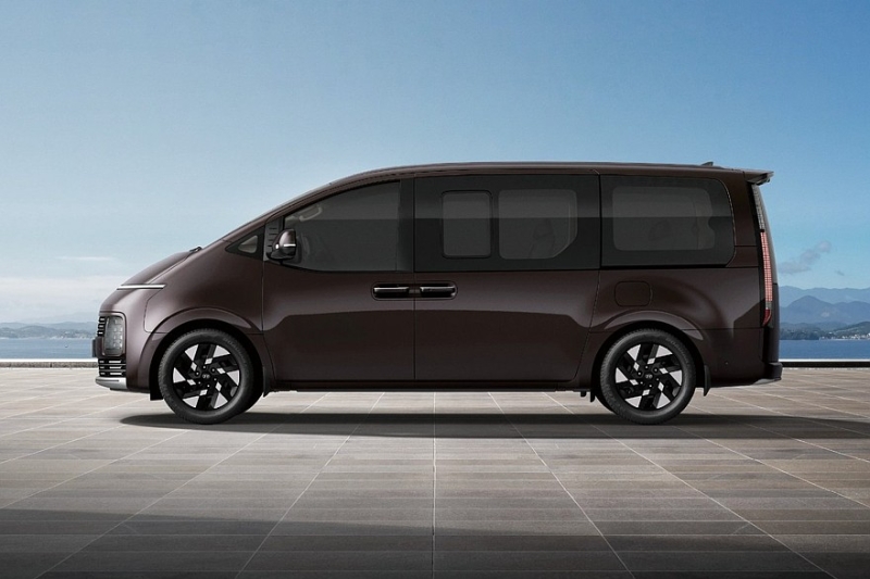 Hyundai анонсировала новинку &ndash; возможно, это Staria с другой начинкой