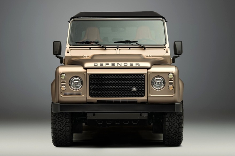 Классический Defender V8 слегка обновлён и получил эффектную отделку в стиле Octa