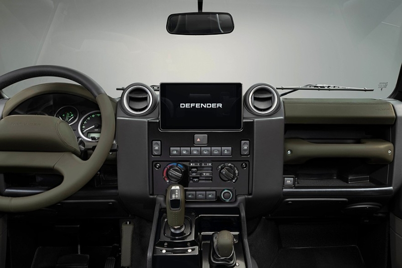 Классический Defender V8 слегка обновлён и получил эффектную отделку в стиле Octa