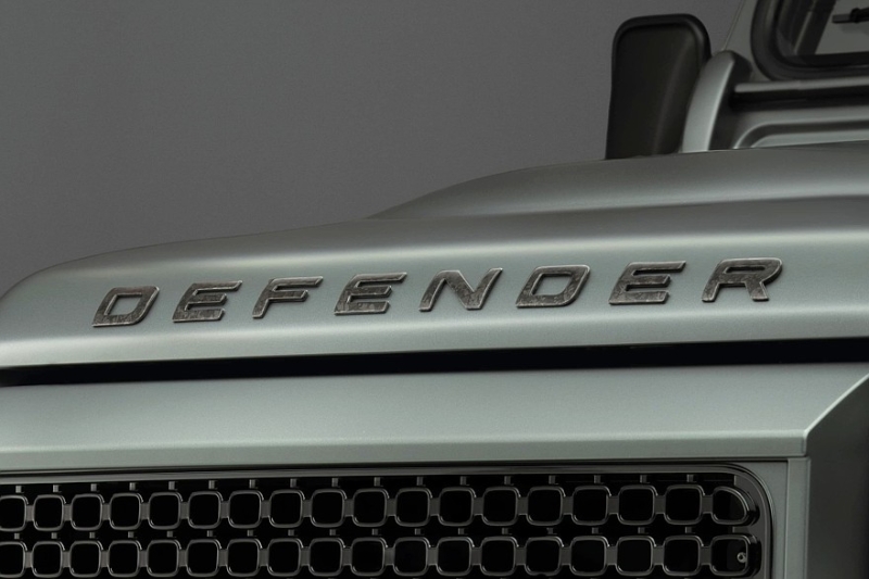Классический Defender V8 слегка обновлён и получил эффектную отделку в стиле Octa