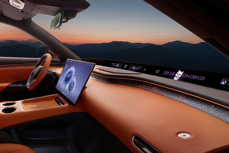 Кроссовер Arcfox Alpha T7 со спортивным имиджем от BAIC: показан интерьер