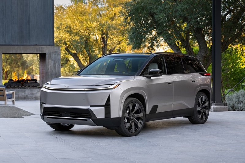Lexus анонсировал большой кроссовер &ndash; премьера совсем скоро