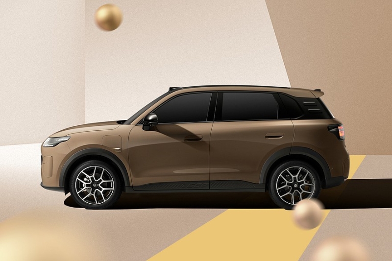 Недорогой кроссовер Leapmotor A10, он же глобальный Leapmotor B03X: показан интерьер