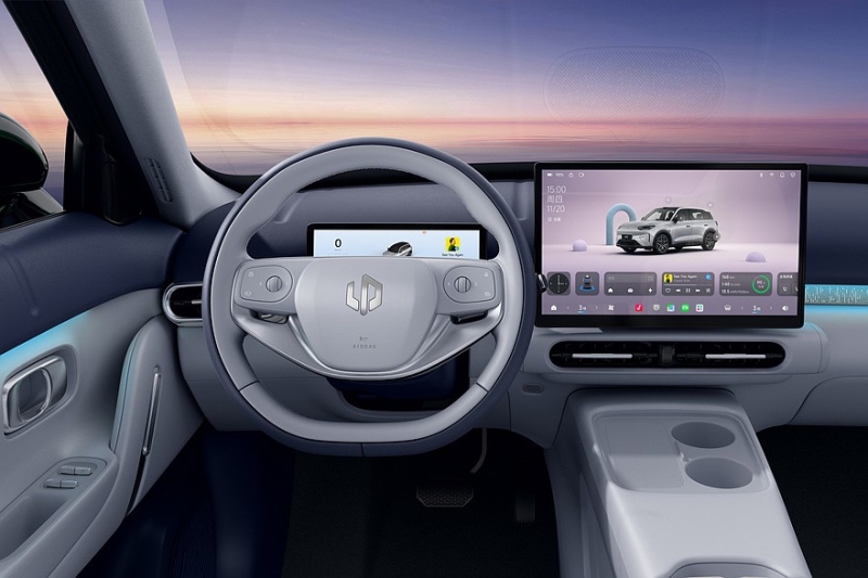 Недорогой кроссовер Leapmotor A10, он же глобальный Leapmotor B03X: показан интерьер