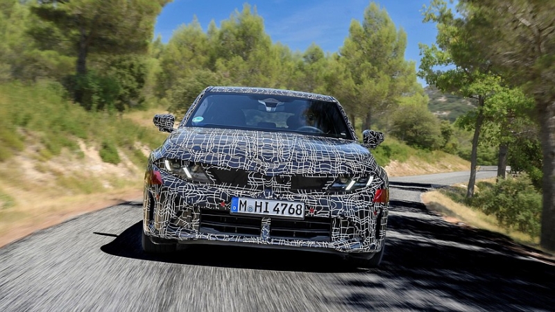 Новая бензиновая «трёшка» BMW готовится к премьере: дрифт-режим и дизайн в стиле i3