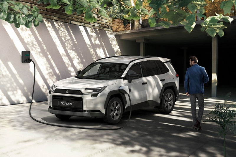 Новый Suzuki Across на базе Toyota RAV4 стартует в Европе: только полный привод