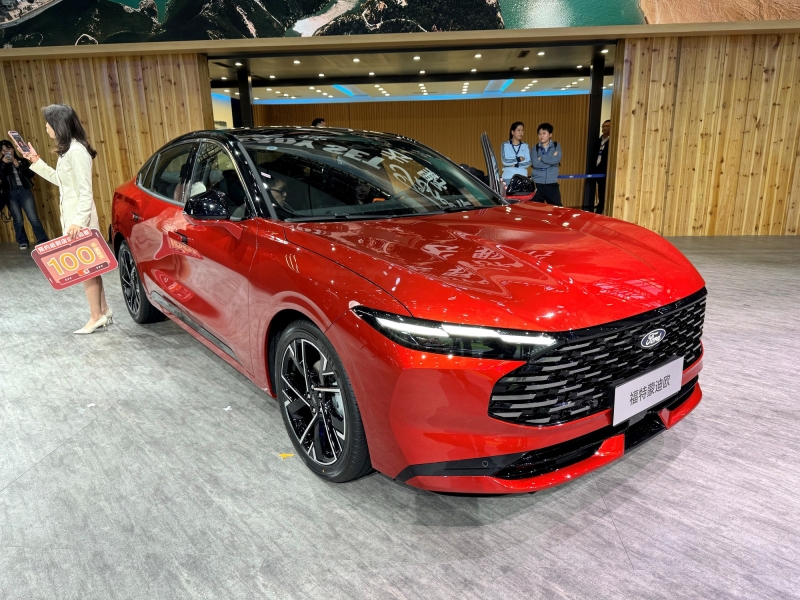 Обновлённый Ford Mondeo для Китая: без двухэтажных фар и с более мощным двигателем