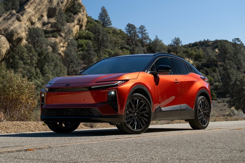 Полноприводный кроссовер Toyota C-HR: дешевле брата Subaru Uncharted в аналогичных версиях