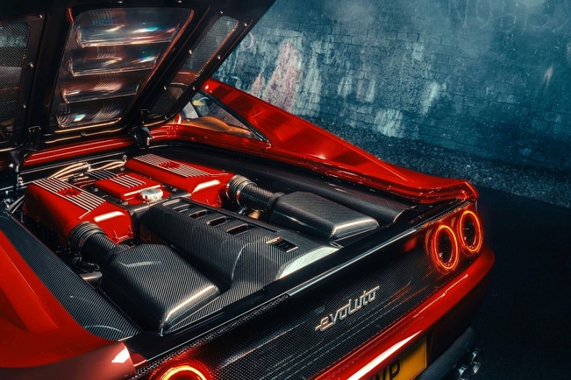 Рестомод 355 by Evoluto показался в серийном виде: новое шасси и два мотора на выбор