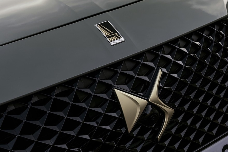 Теряющие покупателей DS 3, DS №4 и DS 7 обзавелись спецверсией Performance Line, цены известны