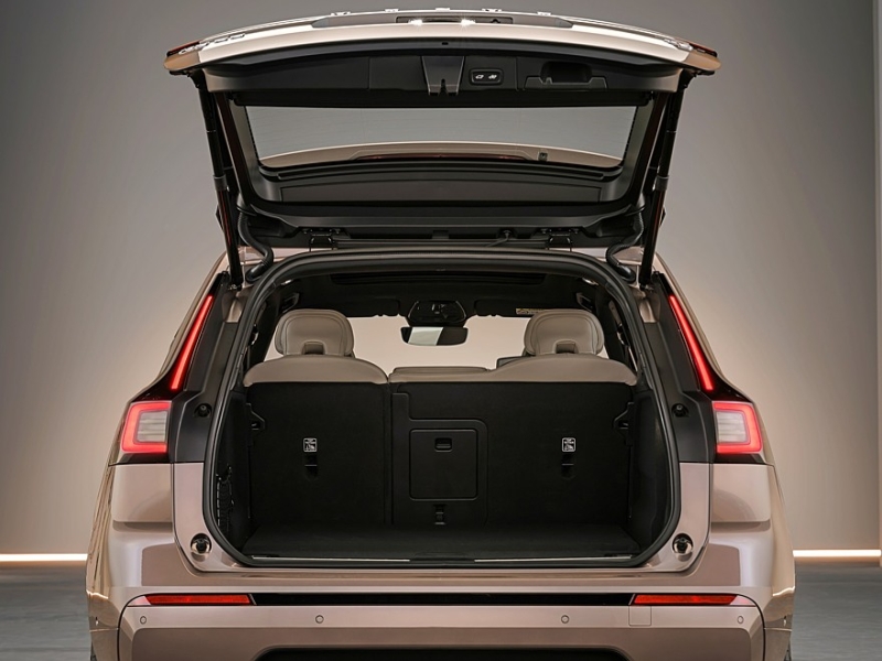 Volvo XC60: второй рестайлинг и большая батарея для гибрида. Такую же получил Volvo XC90