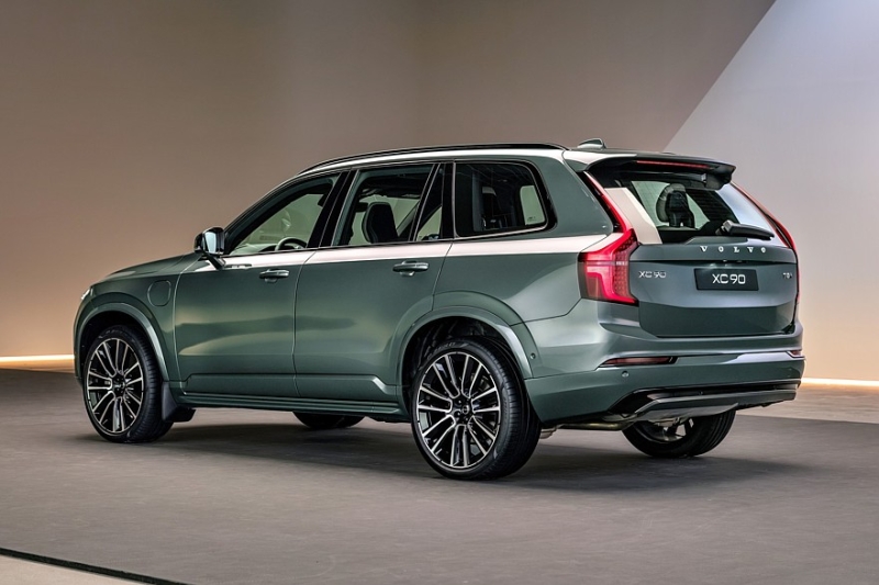 Volvo XC60: второй рестайлинг и большая батарея для гибрида. Такую же получил Volvo XC90